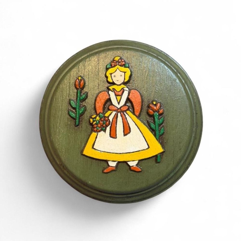Vintage Hide A Key Round Wood Country Farmer Plaque Dutch Cottage Core Kitschy